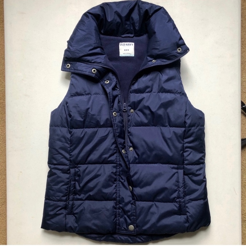 Women’s Puffer vest. Lightly worn. Zipper enclosure with outer snap covering.